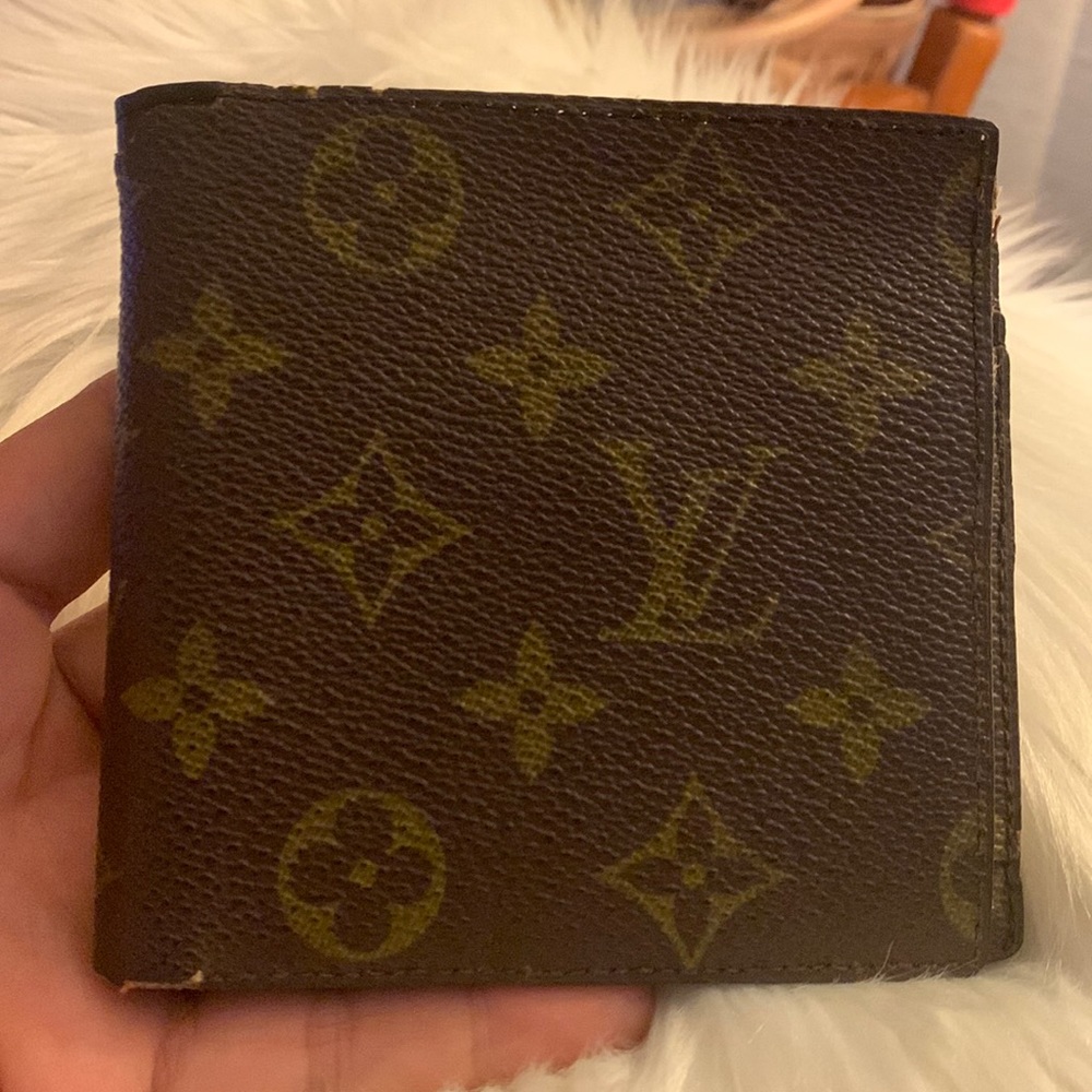 Louis Vuitton vintage Rare bifold wallet w/ monogram canvas interior